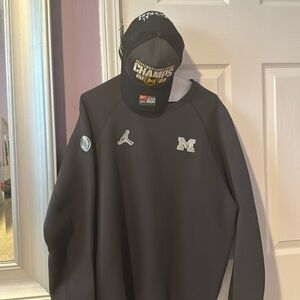 Jordan Men’s Medium Michigan Wolverines CFP Crewneck and Championship Hat